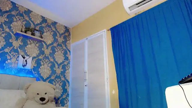 nicoledollts online show from June 2026 06:28:01 PM