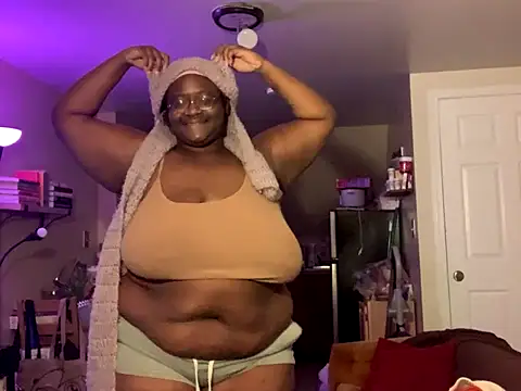 Snapshot of BigKittyRaven chatting on December 2024 07:05:01 AM BigKittyRaven online show from December 2024 07:05:01 AM