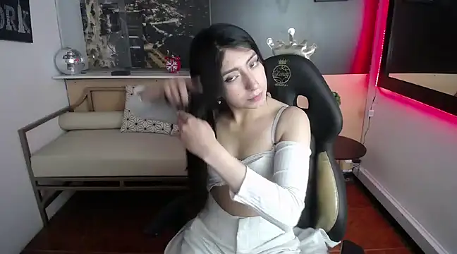 Snapshot of Angela_Diaz_ chatting on December 2024 06:25:01 PM Angela Diaz online show from December 2024 06:25:01 PM