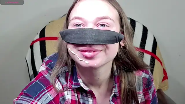 Snapshot of Mikki5P chatting on February 2025 06:04:02 PM Mikki5P online show from February 2025 06:04:02 PM