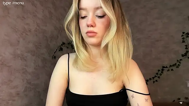 cutiemia0 online show from April 2026 06:03:02 AM