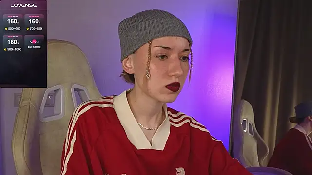 Snapshot of Maddy_Garcia chatting on December 2024 05:33:01 PM Maddy Garcia online show from December 2024 05:33:01 PM