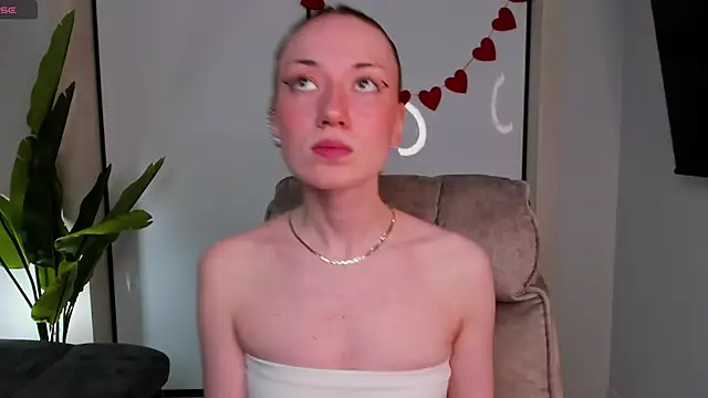 Snapshot of Maddy_Garcia chatting on February 2025 12:54:01 AM Maddy Garcia online show from February 2025 12:54:01 AM