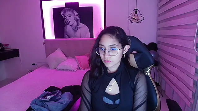 Lili Gomez  online show from January 2025 12:14:01 PM