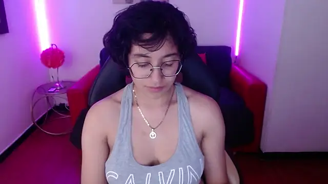 Lili Gomez  online show from February 2025 04:47:01 PM