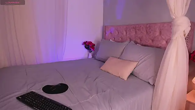 Lia Sweett  online show from March 2025 02:37:02 PM