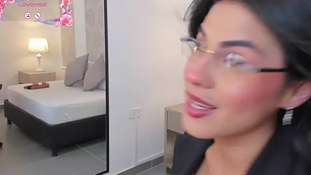 stephanya  online show from May 2026 07:32:02 PM