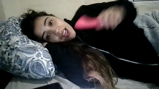 Snapshot of Ursumi1 chatting on November 2025 09:18:01 PM Ursumi1 online show from November 2025 09:18:01 PM