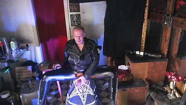 Snapshot of BULGEDEMON chatting on February 2026 10:42:02 AM BULGEDEMON online show from February 2026 10:42:02 AM