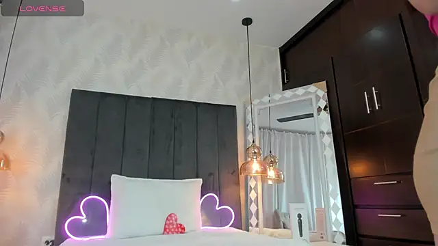 Snapshot of SHARONN____ chatting on January 2025 03:54:02 AM SHARONN online show from January 2025 03:54:02 AM