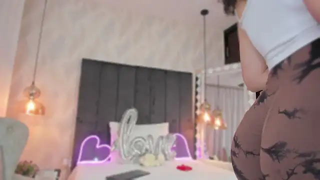 Snapshot of SHARONN____ chatting on February 2025 03:33:01 AM SHARONN online show from February 2025 03:33:01 AM