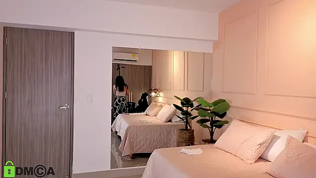 Snapshot of SHARONN____ chatting on September 2025 04:12:01 AM SHARONN online show from September 2025 04:12:01 AM