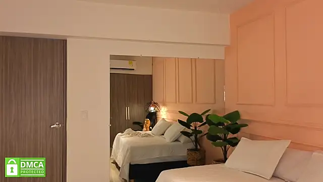 Snapshot of SHARONN____ chatting on October 2025 03:20:02 AM SHARONN online show from October 2025 03:20:02 AM