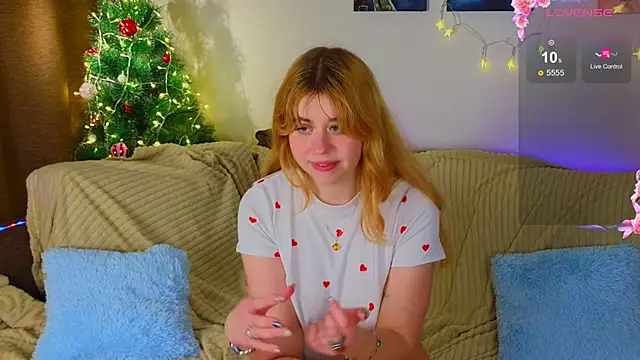 Snapshot of Penny_Staaar chatting on December 2024 07:52:02 PM Penny Staaar online show from December 2024 07:52:02 PM