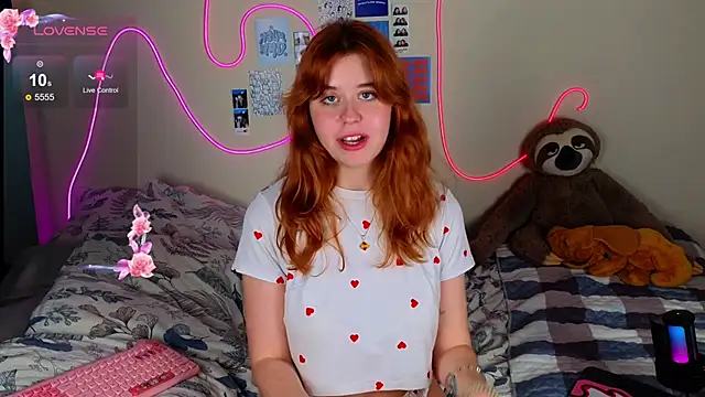 Snapshot of Penny_Staaar chatting on February 2025 11:21:02 PM Penny Staaar online show from February 2025 11:21:02 PM