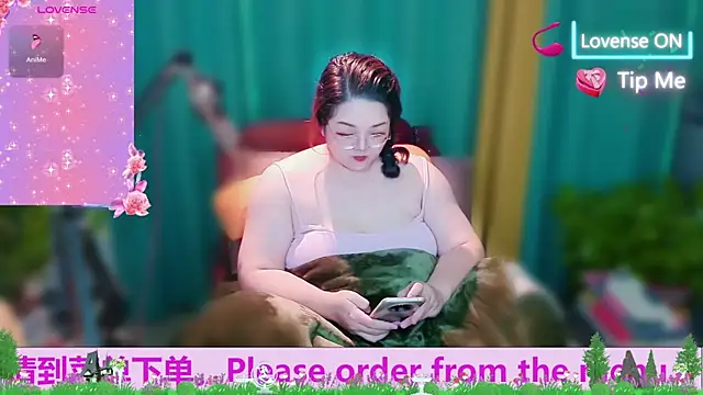 Weiwei5200 online show from October 2025 10:25:01 AM