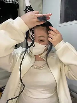 Snapshot of YUNA-yuna chatting on January 2025 02:41:01 PM YUNA-yuna online show from January 2025 02:41:01 PM