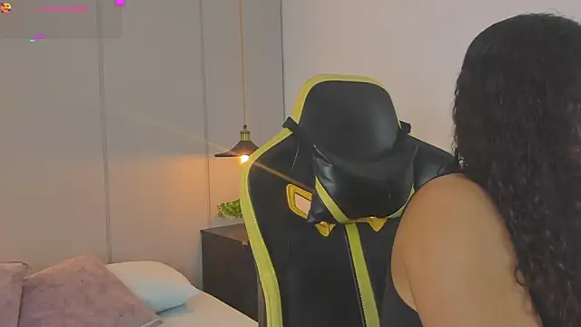 yaya23x online show from September 2025 01:36:01 PM