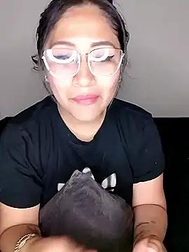 Snapshot of ineliveca chatting on January 2025 04:01:02 AM ineliveca online show from January 2025 04:01:02 AM