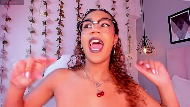 Snapshot of sade_jackson1 chatting on March 2025 03:07:02 PM sade jackson1 online show from March 2025 03:07:02 PM