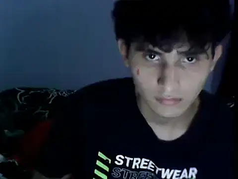 Snapshot of Charley_quin chatting on December 2024 12:40:02 AM Charley quin online show from December 2024 12:40:02 AM