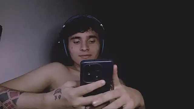 Snapshot of Charley_quin chatting on September 2025 03:17:01 AM Charley quin online show from September 2025 03:17:01 AM