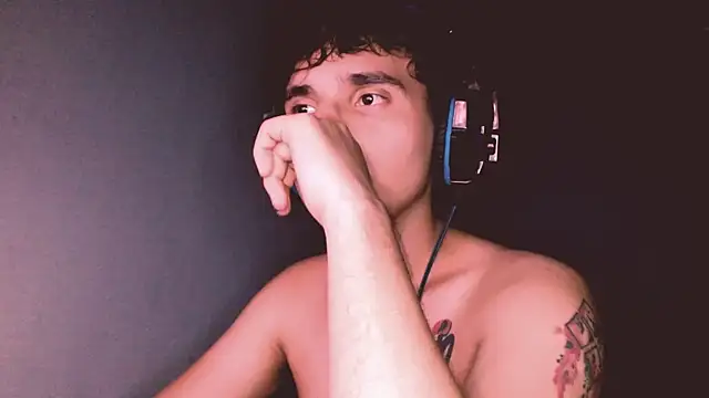 Snapshot of Charley_quin chatting on September 2025 03:19:02 AM Charley quin online show from September 2025 03:19:02 AM