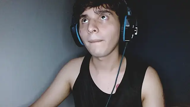 Snapshot of Charley_quin chatting on October 2025 02:50:02 AM Charley quin online show from October 2025 02:50:02 AM