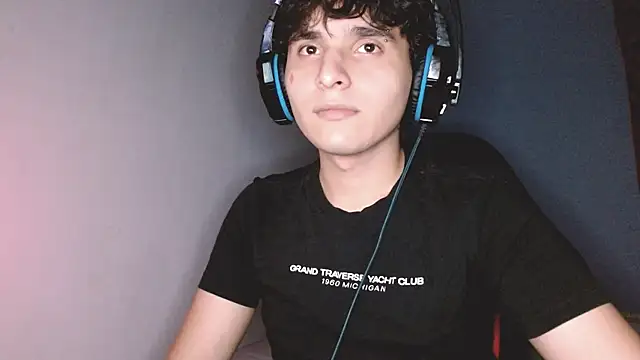 Snapshot of Charley_quin chatting on October 2025 03:15:01 AM Charley quin online show from October 2025 03:15:01 AM