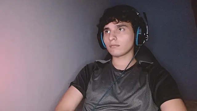 Snapshot of Charley_quin chatting on October 2025 03:07:01 AM Charley quin online show from October 2025 03:07:01 AM