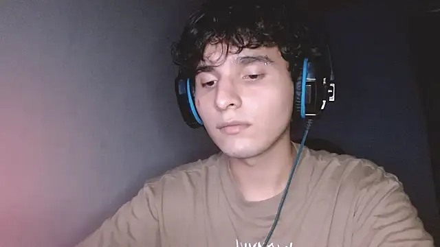 Snapshot of Charley_quin chatting on October 2025 03:03:02 AM Charley quin online show from October 2025 03:03:02 AM