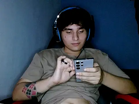 Snapshot of Charley_quin chatting on February 2026 02:33:01 AM Charley quin online show from February 2026 02:33:01 AM