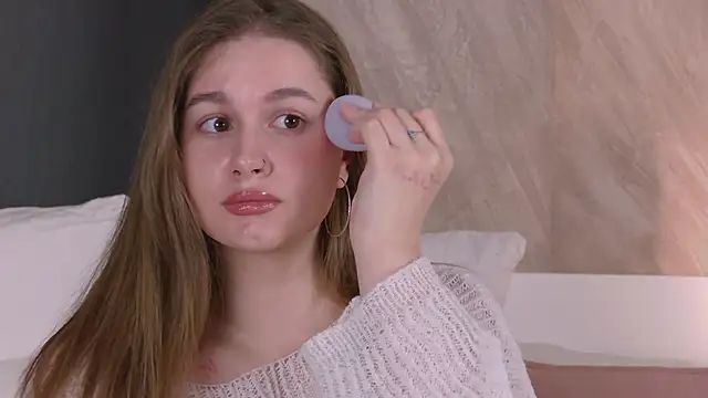 EllieHayes online show from April 2026 10:14:02 PM