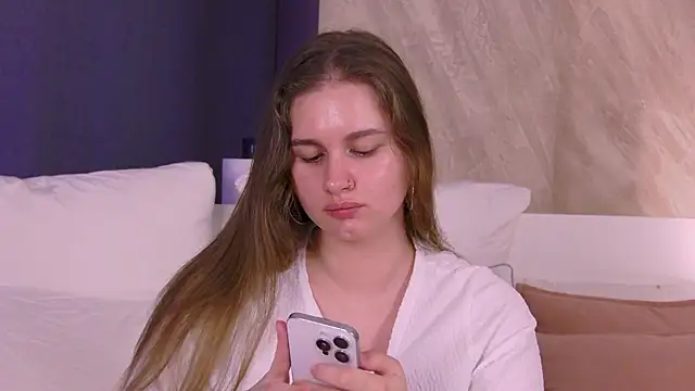 EllieHayes online show from July 2026 11:11:02 PM