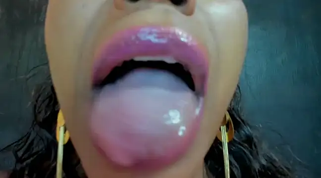 Snapshot of KamariaFyre chatting on January 2025 09:06:02 AM KamariaFyre online show from January 2025 09:06:02 AM