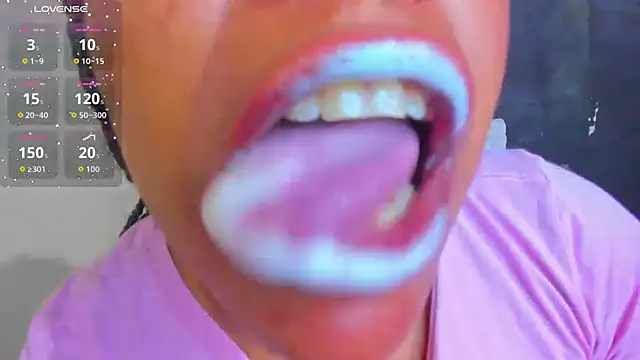 Snapshot of KamariaFyre chatting on October 2025 10:19:02 PM KamariaFyre online show from October 2025 10:19:02 PM