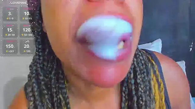 Snapshot of KamariaFyre chatting on October 2025 01:56:01 PM KamariaFyre online show from October 2025 01:56:01 PM