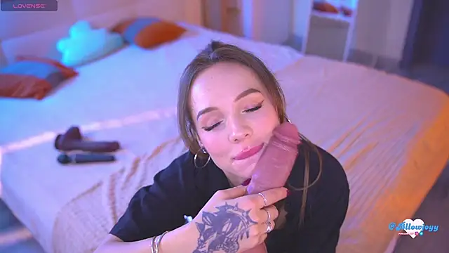 Bllowjoyy online show from October 2025 07:08:01 AM