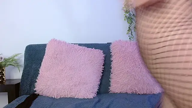 Kendal Mosk online show from September 2025 08:20:01 PM