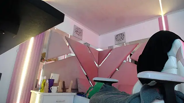 Noah Jhonson online show from November 2025 08:19:02 PM