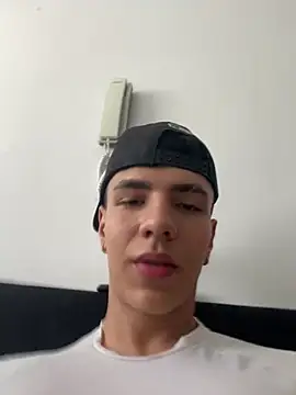 Flynn Riider online show from February 2025 08:47:02 PM