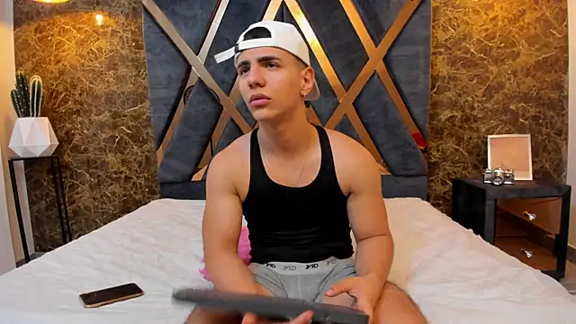 Flynn Riider online show from February 2025 02:43:02 PM