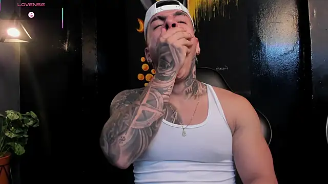 Flynn Riider online show from December 2025 05:32:01 PM