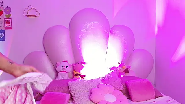 Snapshot of zoewillian chatting on September 2025 09:37:02 PM zoewillian online show from September 2025 09:37:02 PM