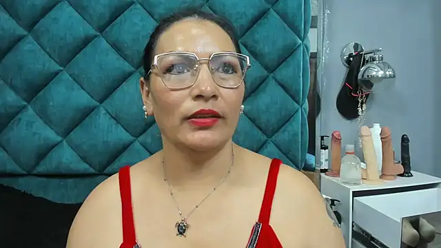 PENELOPELEWISs online show from May 2026 04:07:02 AM