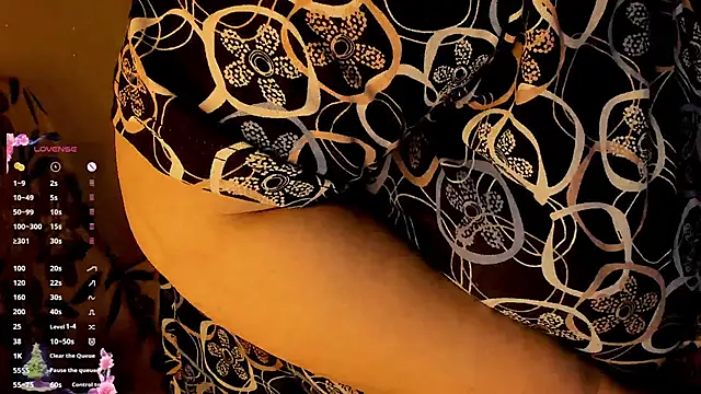 Snapshot of SexxyDreams1 chatting on December 2024 01:27:01 AM SexxyDreams1 online show from December 2024 01:27:01 AM