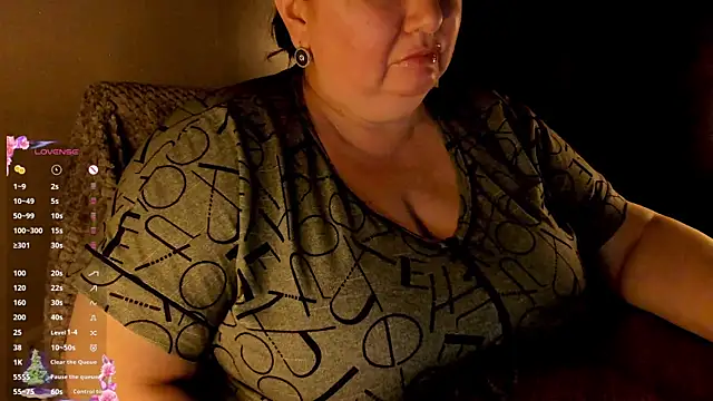 Snapshot of SexxyDreams1 chatting on December 2024 04:51:02 PM SexxyDreams1 online show from December 2024 04:51:02 PM