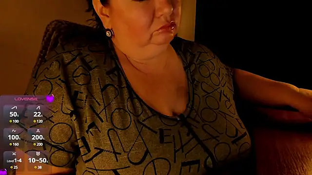 Snapshot of SexxyDreams1 chatting on February 2025 01:45:01 AM SexxyDreams1 online show from February 2025 01:45:01 AM