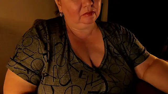 Snapshot of SexxyDreams1 chatting on February 2025 02:41:01 AM SexxyDreams1 online show from February 2025 02:41:01 AM