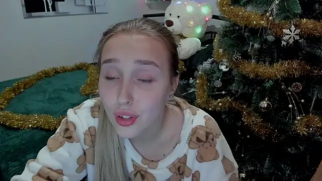 LinaTruly online show from December 2024 12:14:02 AM